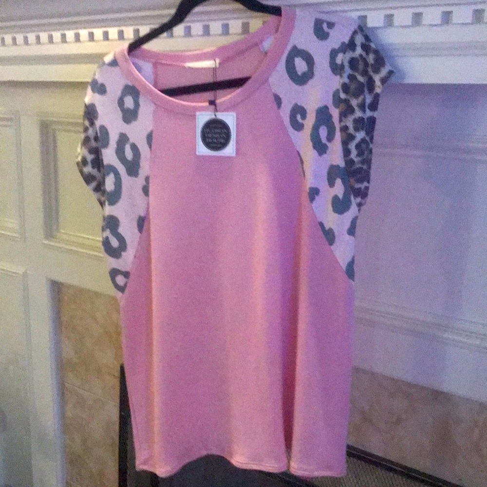 REB. in J. 220 cheetah print top